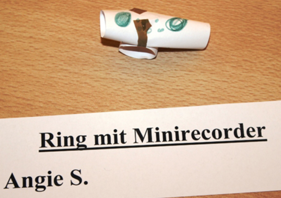 Bild von Ring mit Minirecorder